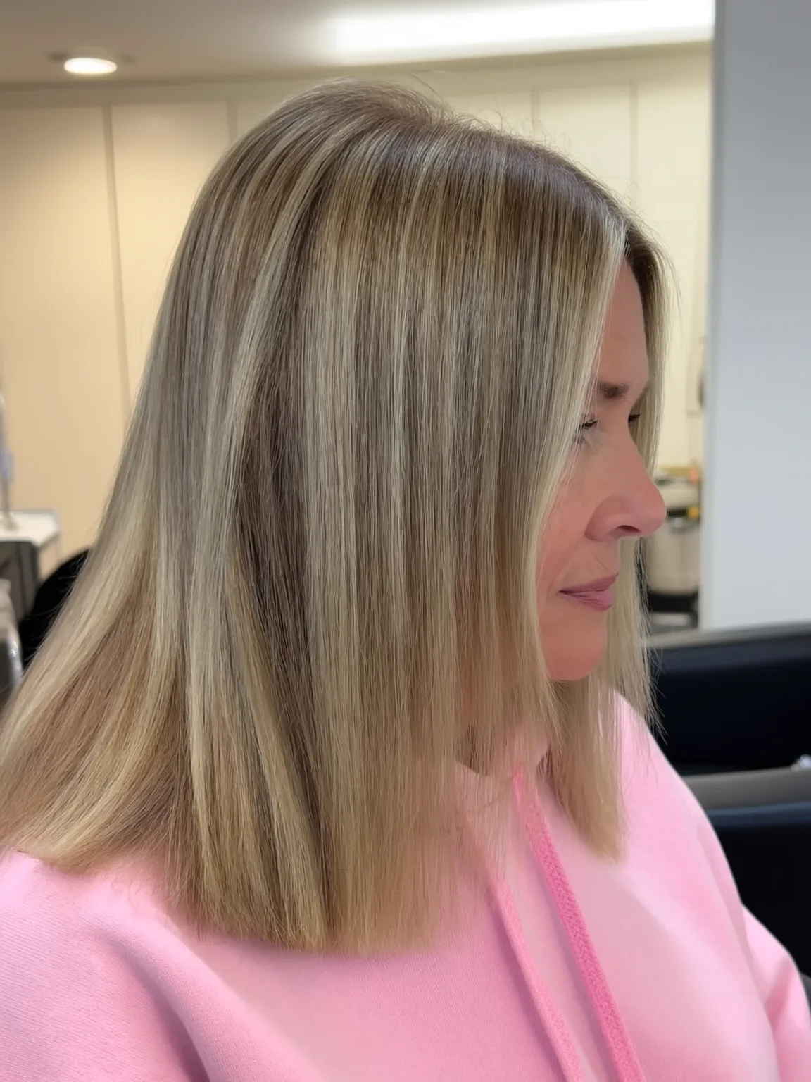 Sandy Blonde Straight Blunt Shoulder Bob
